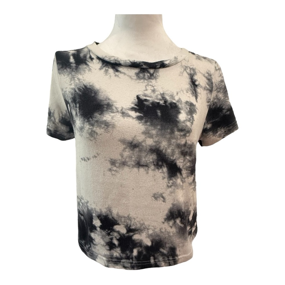 Vestique Monochrome Tie-Dye Crop Top